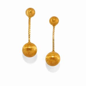 A 18K yellow gold pendant earrings, Mario Buccellati