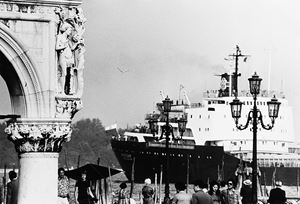 Venezia e le grandi navi, anni 1970
Stam
