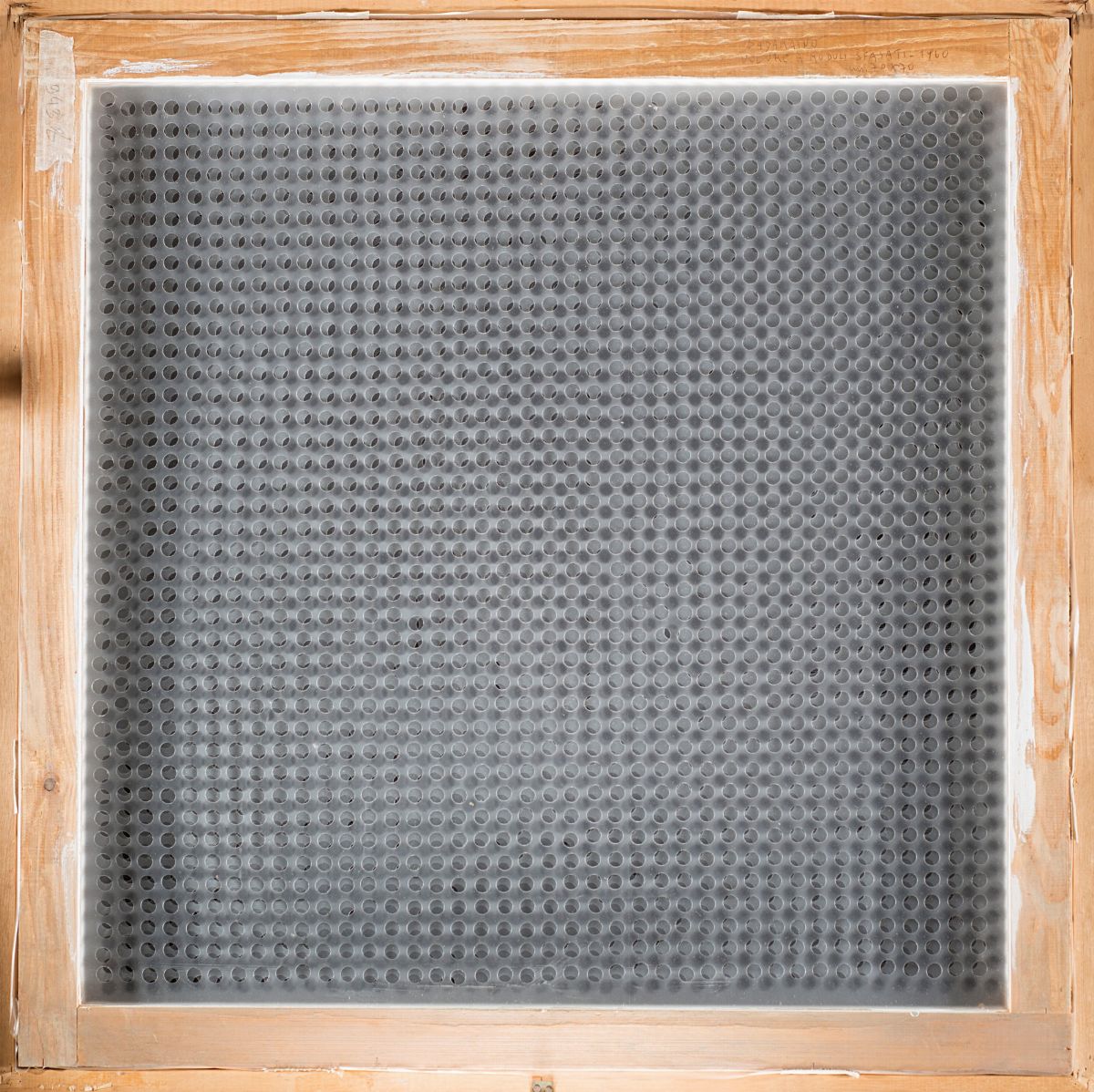 Dadamaino - Volume a moduli sfasati, plastica fustellata su doppio telaio, 1960