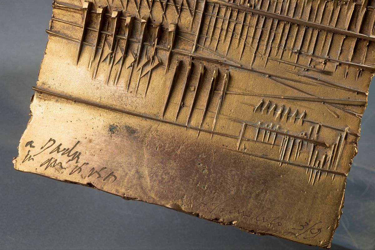 Arnaldo Pomodoro - Foglio in bronzo dorato
