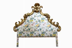 Headboard in carved and gilded wood