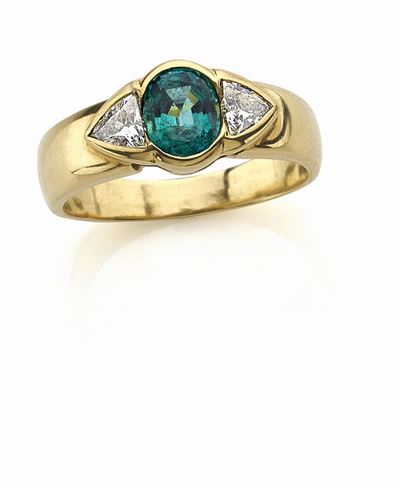 Anello in oro giallo 18K con smeraldo e diamanti