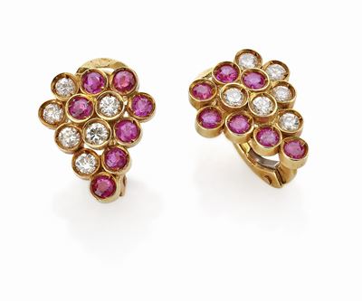 Orecchini in oro giallo 18K con diamanti e rubini