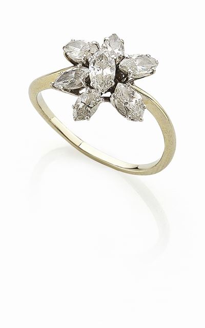 Anello in oro bianco 18K con diamanti a taglio navette