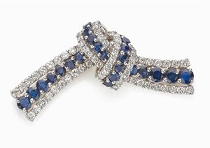 SPILLA IN PLATINO, ZAFFIRI E DIAMANTI