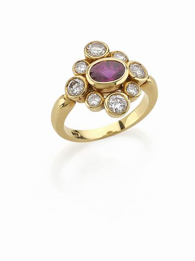 Anello in oro giallo 18K con rubino e diamanti