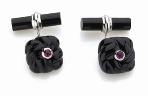 PAIO DI GEMELLI IN ONICE, RUBINI E ORO