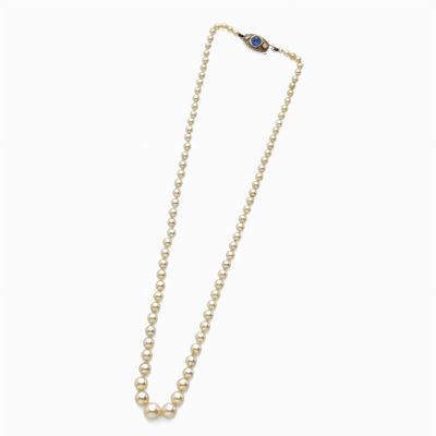 Collana in perle con fermaglio in oro bianco 18K, diamanti e zaffiro sintetico