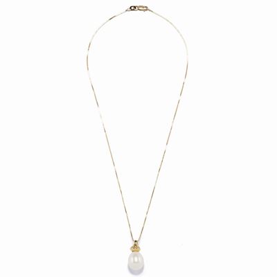 Collana in oro giallo 18K con perla coltivata e diamanti