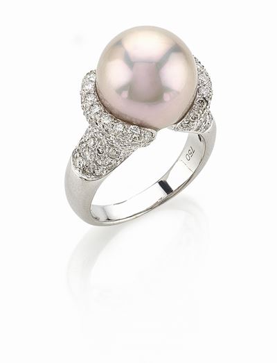Anello in oro bianco 18K con perla e diamanti