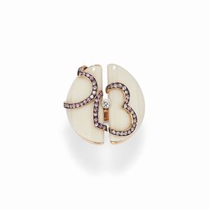 A 18K pink gold, diamond, sapphire and white agate ring