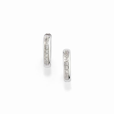 Orecchini a creola in oro bianco 18K con diamanti