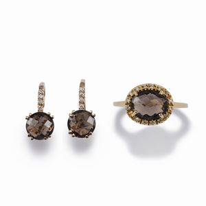 A 18K yellow gold, quartz and diamond ring and earrings