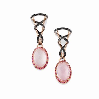 Orecchini in oro bicolore 18K con diamanti, quarzo rosa e zaffiri