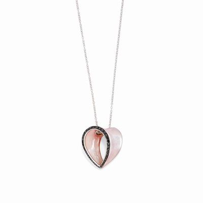 Collana in oro bianco 18K con pendente a cuore in madreperla rosa e diamanti neri