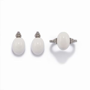A 18K white gold with agate and diamond ring and earrings