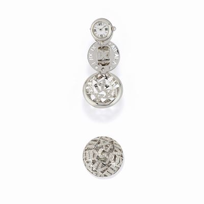 Anello con orologio, oro bianco 18K, diamanti e madreperla