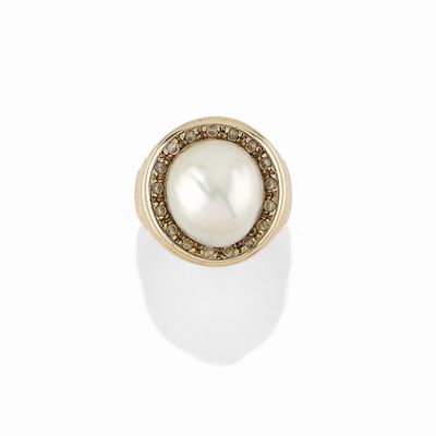 Anello in oro giallo 18K con perla mabé e diamanti a taglio rosa