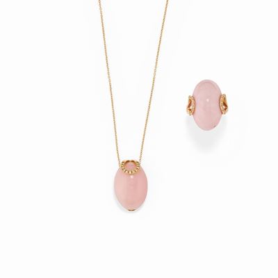 Collana e anello in oro giallo 18K con pietra dura rosa e diamanti