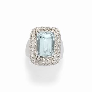 A 18K white gold, aquamarine and diamond ring