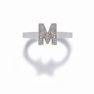 A 18K white gold and diamond ring