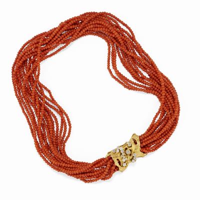 Collana, corallo e diamanti in oro giallo 18K