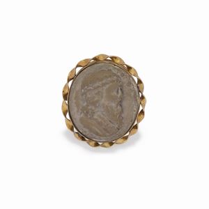 A 14K yellow gold and cammeo ring