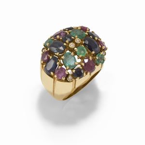 Anello con smeraldi, rubini, zaffiri e diamanti