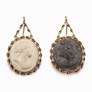 A 18K yellow gold and cameo earrings