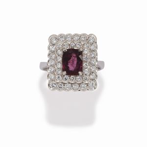 Anello con rubino e diamanti