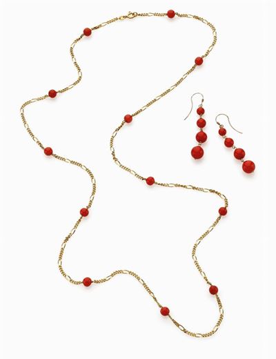 Gioielli in oro giallo 18K e corallo rosso, collana e orecchini