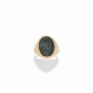 Anello con pietra verde
