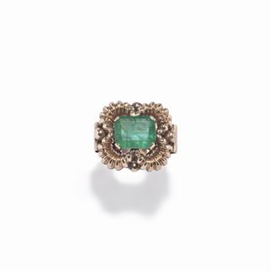 A 18K yellow gold and emerald ring, circa 1940