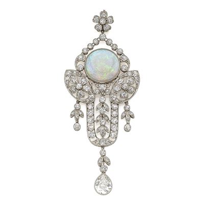 Pendente d’epoca in platino con opale arlecchino e diamanti