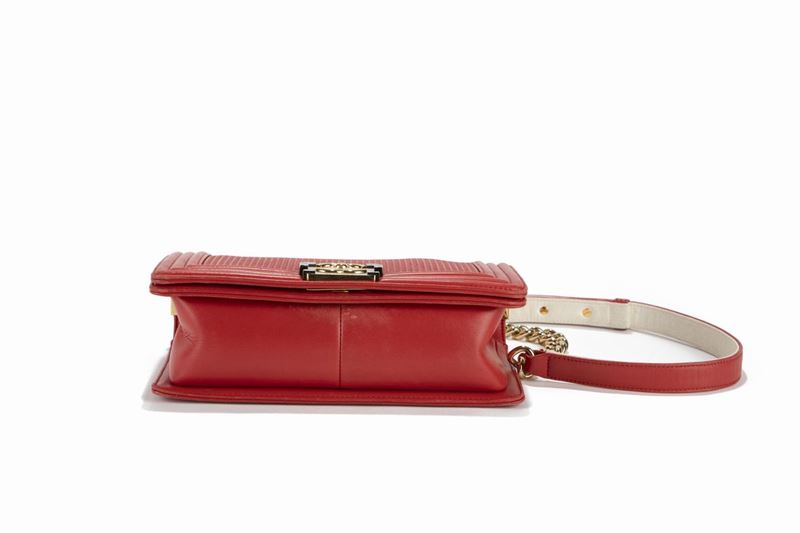 Authentic Chanel red leather Matelassé chain shoulder bag