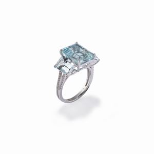 Anello con acquamarine e diamanti