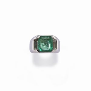 Anello con smeraldo e diamanti