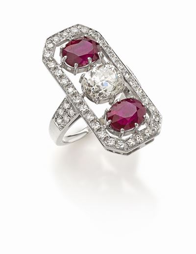 Anello in oro bianco 18K con diamante e rubini