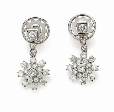 Orecchini in oro bianco 18K con diamanti a taglio brillante