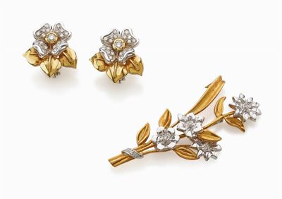 Demi-parure, spilla e orecchini in oro giallo e bianco 18K con diamanti