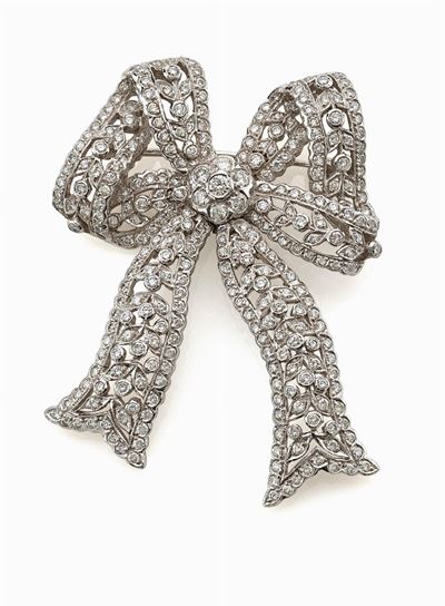 Spilla in oro bianco 18K a forma di fiocco con diamanti