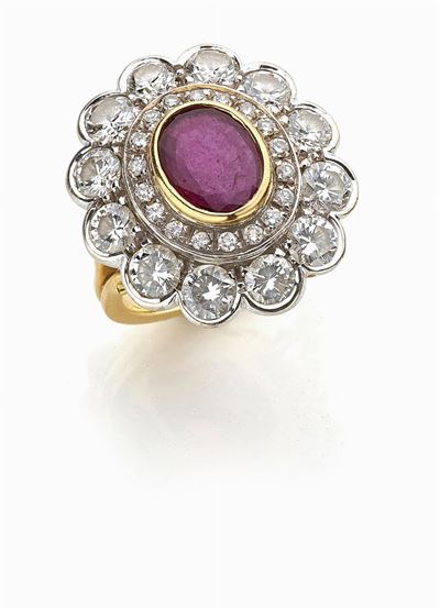 Anello in oro bianco e giallo 18K con rubino e diamanti