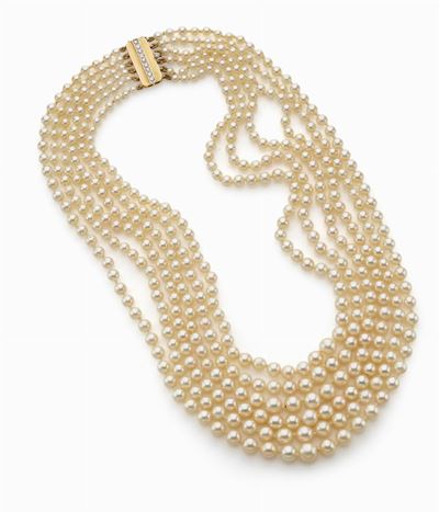 Collana in perle coltivate con chiusura in oro giallo e bianco 18K e diamanti
