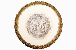 Round frame in golden metal with floral motifs