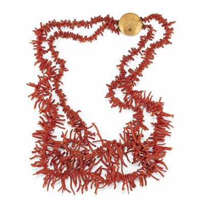 Collana in oro giallo 18K con rametti di corallo