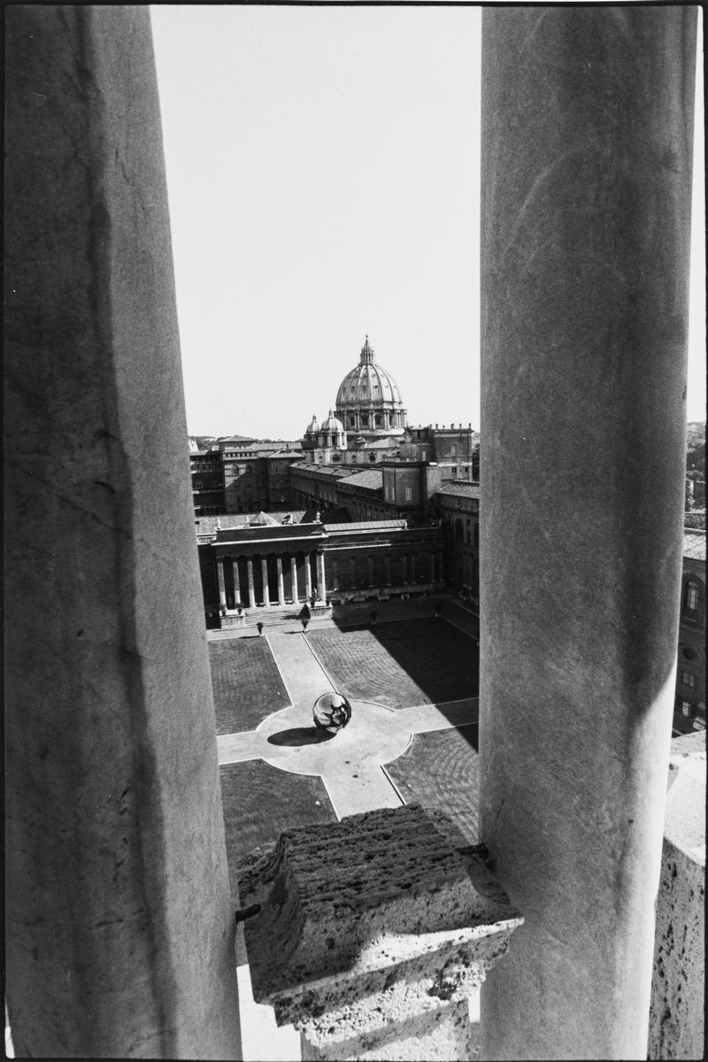 Carlo Orsi - Sfera con Sfera di A. Pomodoro