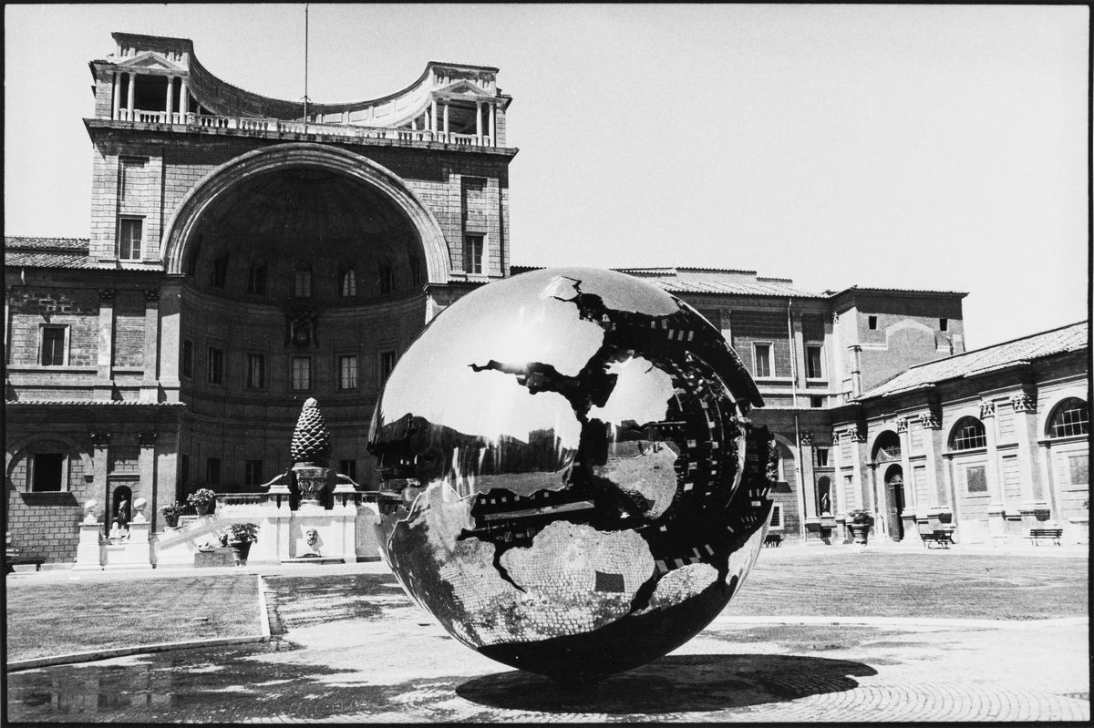 Carlo Orsi - Sfera con Sfera di A. Pomodoro