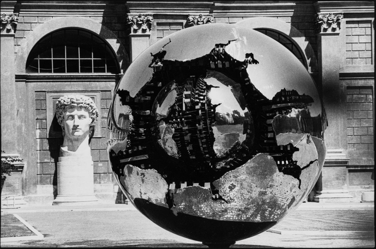 Carlo Orsi - Senza titolo (Sfera con Sfera di A. Pomodoro, Cortile della Pigna, Musei Vaticani), ...