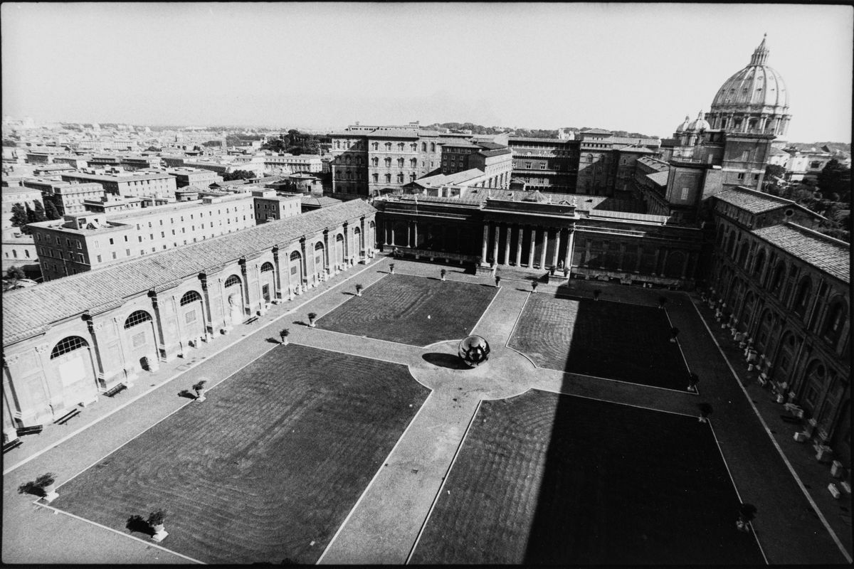 Carlo Orsi - Senza titolo (Sfera con Sfera di A. Pomodoro, Cortile della Pigna, Musei Vaticani), ...