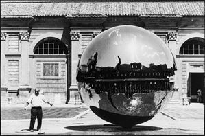 Sfera con Sfera di A. Pomodoro